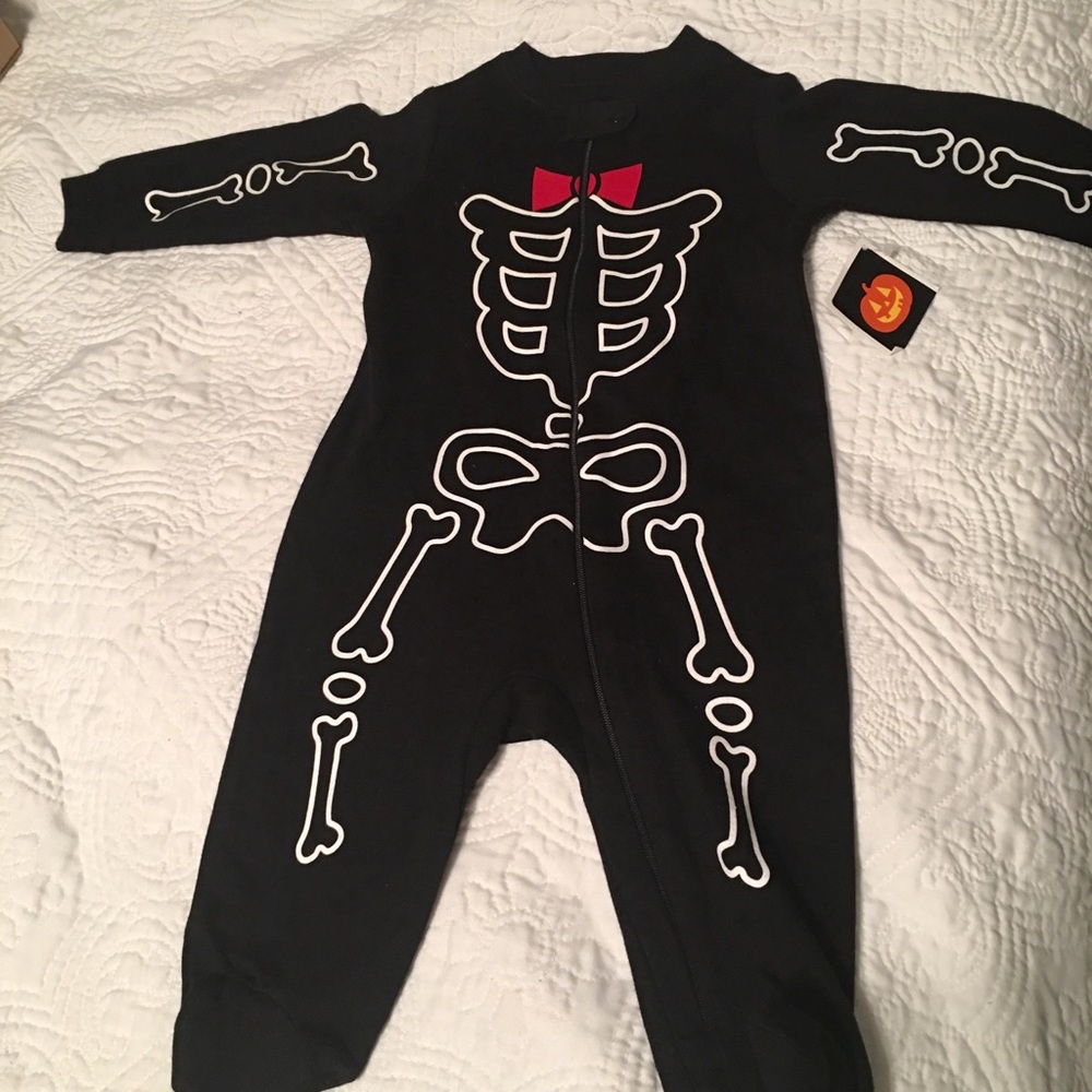 A Halloween baby sleeper. Size 6/9 months! New